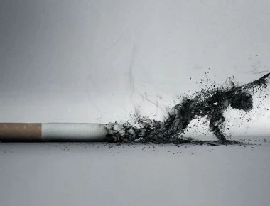 Με αυτά τα δύο κόλπα θα «διώξετε» τη μυρωδιά του τσιγάρου από το δωμάτιο